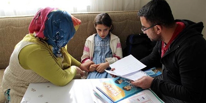 Öğretmen görünce titriyor, burnu kanıyor