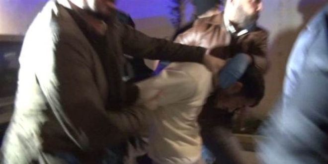 Polis çiçekçi kılığına girip katili yakaladı