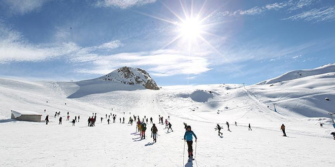 Hakkari'de 5 bin 100 renci kayak eitimi alyor