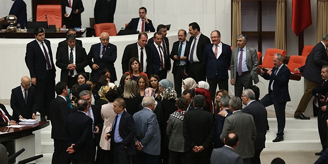 TBMM'de yine kavga çıktı: 1 vekil hastanelik oldu