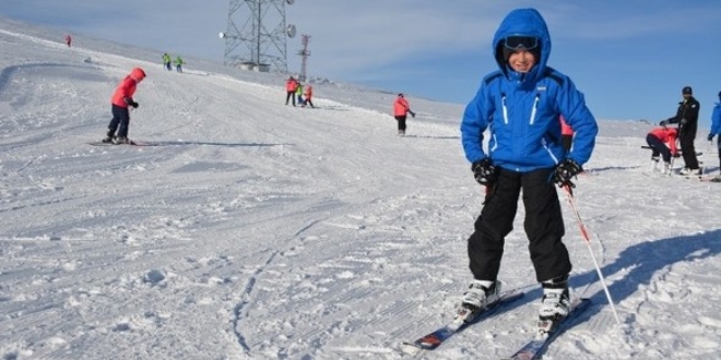 Bitlisli 160 renci ilk kez kayak yapt