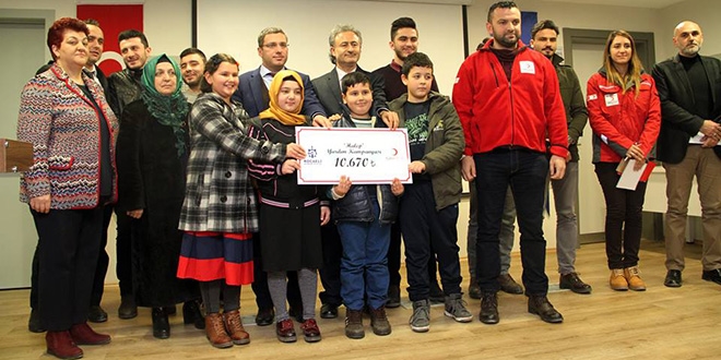 Lise öğrencileri okul harçlıklarını Halepliler için biriktirdi