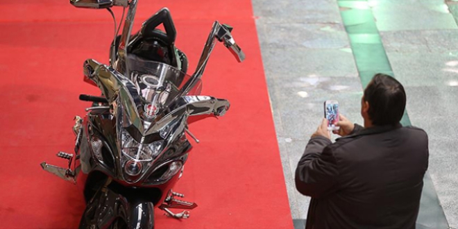 Avukat, 'çift direksiyonlu motosiklet' tasarladı