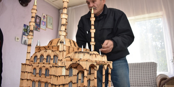 Kibrit çöplerinden 4 minareli cami maketi yaptı