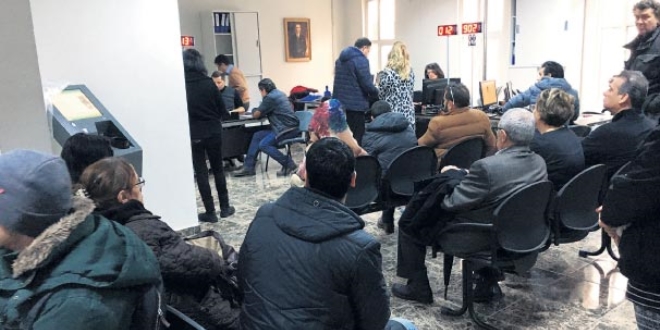 Vatandaşın nüfus müdürlüklerinde kimlik mücadelesi