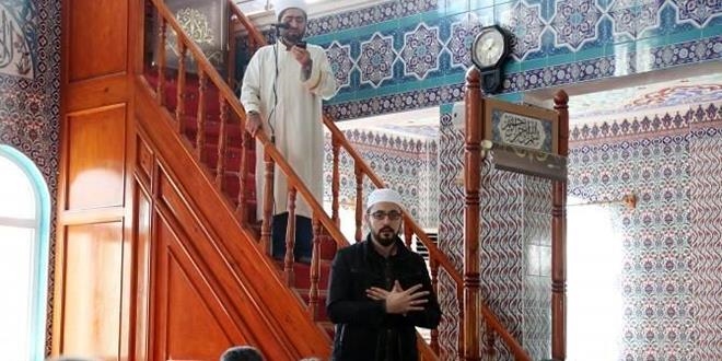 Okulda matematik, camide hutbeyi anlatıyor