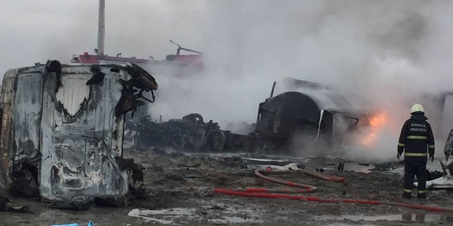 Konya'da tır ile mazot yüklü tanker çarpıştı