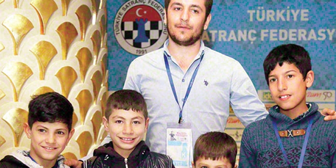 Köye satranç getirdi, öğrencileri derece yaptı