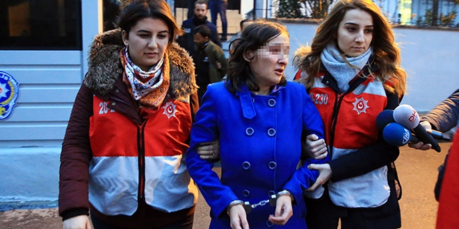 40 günlük bebeğini denize attı