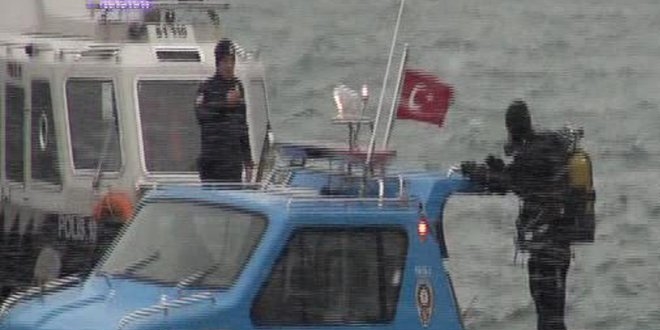 Eminönü'nde annesinin denize atttığı bebek aranıyor