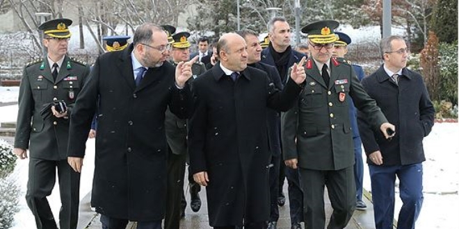 Bakan Işık, Milli Savunma Üniversitesini ziyaret etti
