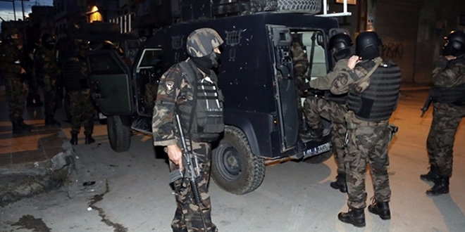 İzmir'de PKK/KCK soruşturmasında 6 kişi yakalandı