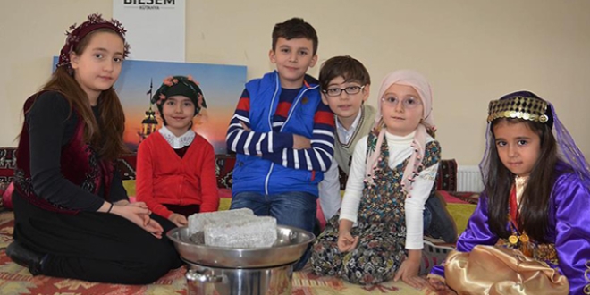 Öğrenciler doğal yollarla peynir, turşu, sirke üretiyor