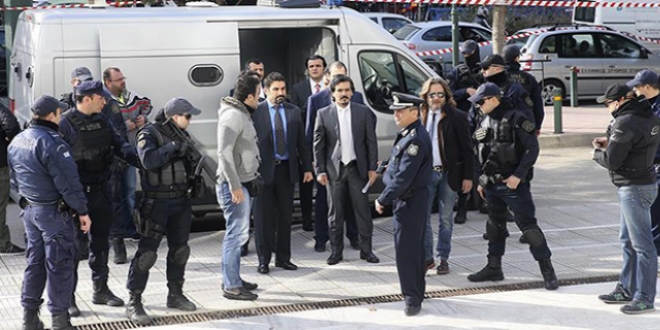 Adalet Bakanlığı 8 darbeci asker için harekete geçti
