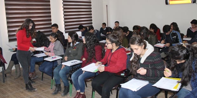 Şırnak'ta terör mağduru 24 bin öğrenciye telafi eğitimi
