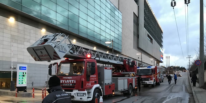 Başkentte bir AVM'de yangın çıktı