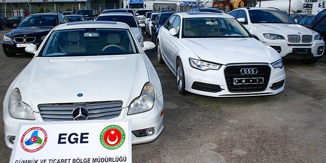 Lüks otomobiller gümrüğe takıldı