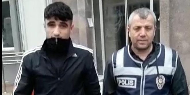 Hırsızlık için girdiği evde cep telefonunu düşürünce yakalandı