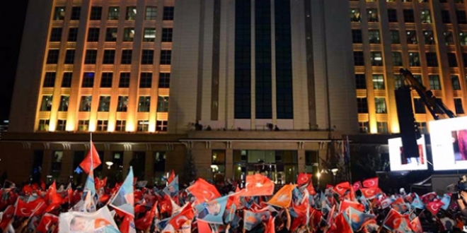 AK Parti'de sandık için 75 bin kişi hazır