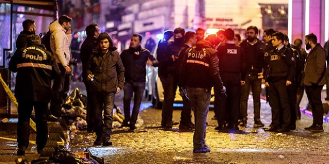 Beyolu'nda silahl kavga: 1'i polis 4 yaral