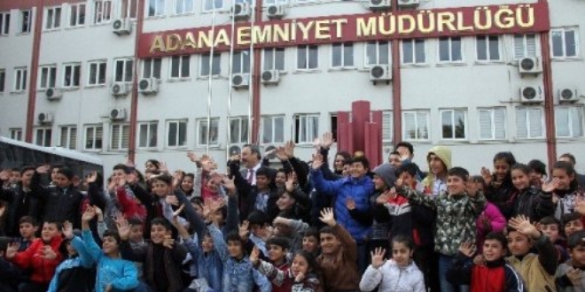 Adana Emniyetinden çocuklara hayvanat bahçesi sürprizi