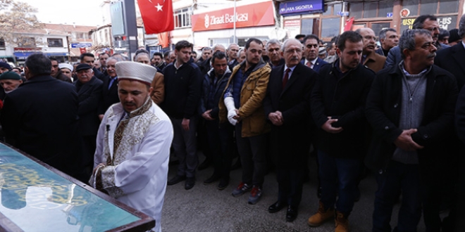 Kılıçdaroğlu cenaze törenine katıldı