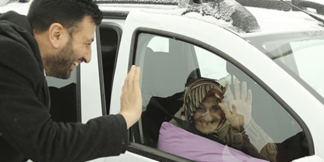 Hastaların imdadına belediye ekipleri yetişti