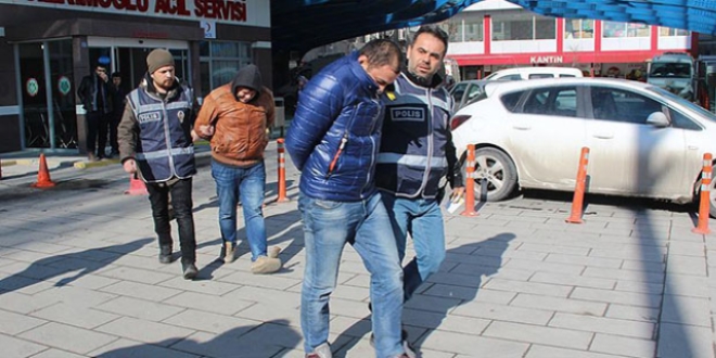 Oğluna ev almak için bankadan çektiği parayı çaldılar