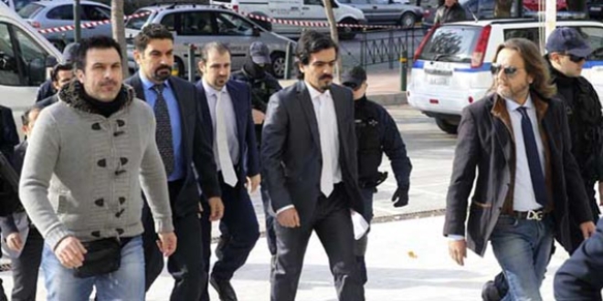 Yunanistan'a kaçan darbeci askerlerin gözaltı süreleri uzatıldı
