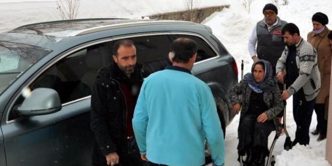 Başkan makam aracı ile hamile kadını hastaneye ulaştırdı