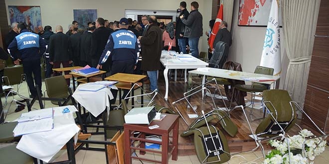 Belediye Meclisi toplantısında arbede