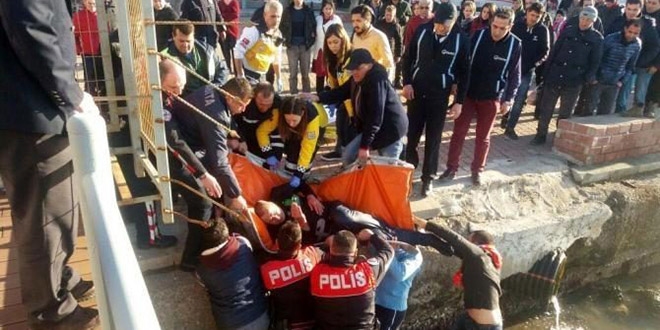 Gemiler için ölçüm yaparken, denize düşen kişiyi kurtarıldı