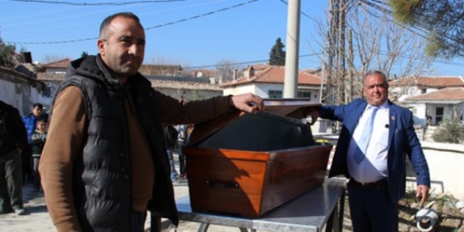 Muhtar mahalleye 'ölüm yasağı' getirdi