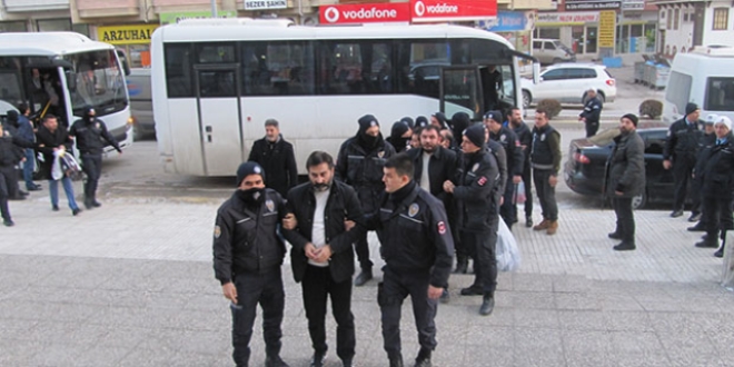 Çorum'da 4 polis ve 1 İKM'nde olduğu 30 kişi tutuklandı