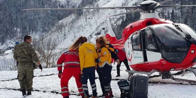 Ambulans helikopter hamile kadın için havalandı
