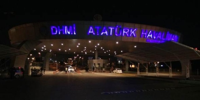 Atatürk Havalimanı girişinde şüpheli minibüs paniği