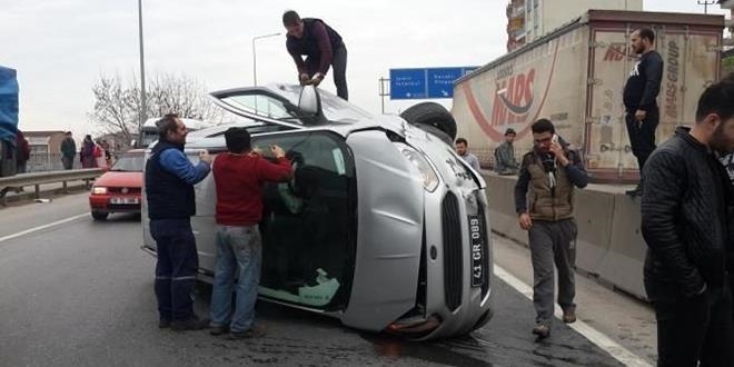 Hastaneye ilaç götüren araca otomobil çarptı: 2 yaralı