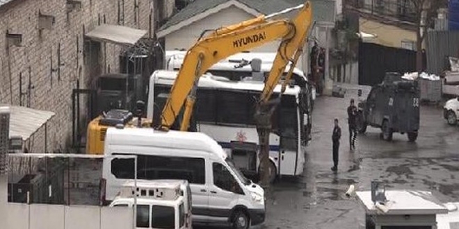 Taksim'deki cami alanına ilk kepçe vuruldu