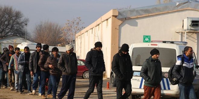19 göçmen Türkiye'ye gönderildi