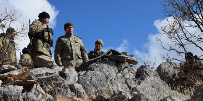 Teröristlere ait sığınaklardaki malzemeler imha edildi