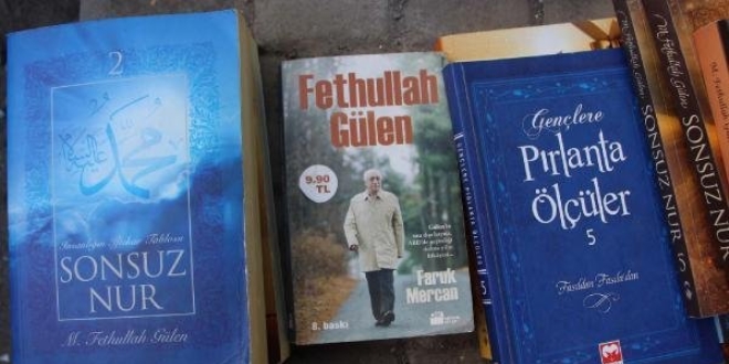 KCK şüphelisinin evinden FETÖ elebaşı Gülen'in kitapları çıktı