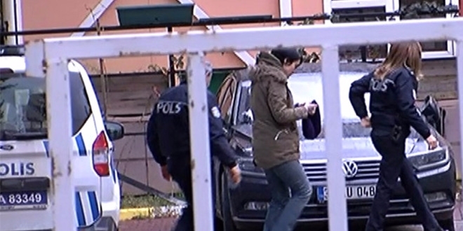 Başörtülü kıza saldıran kadın tutuklandı