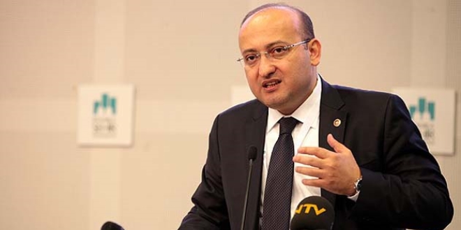 Akdoğan: Ülkeyi yönetemeyen, patinaj yapan bir sistem var