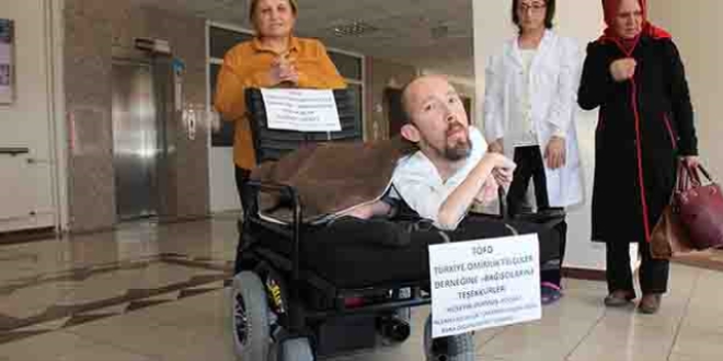 Su borusundan yapılmış sedyeden, akülü sedyeye