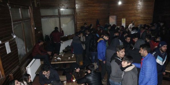 Tipi nedeniyle mahsur kalan 700 kişi kurtarıldı