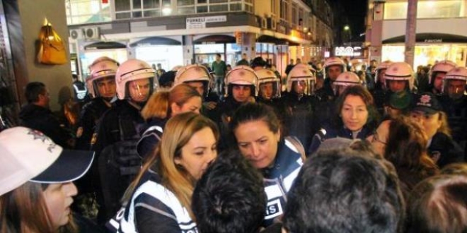 İzinsiz açıklama yapmak isteyen 32 kişi gözaltına alındı