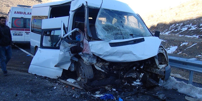 Diyarbakır'da trafik kazası: 4'ü ağır, 13 kişi yaralandı