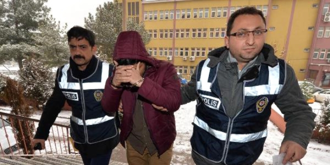 Karabk'te gzaltna alnan 2 niversite rencisi tutukland