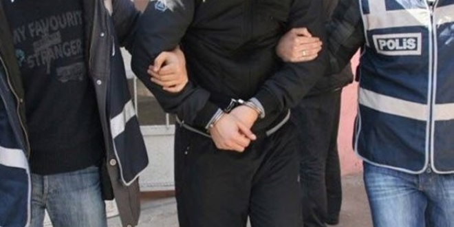 Polis yeleğiyle yankesicilik yapan İranlılar yakalandı