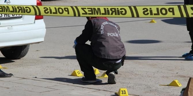 Acil servis önünde çatışma: 1 ölü, 1'i polis 3 yaralı